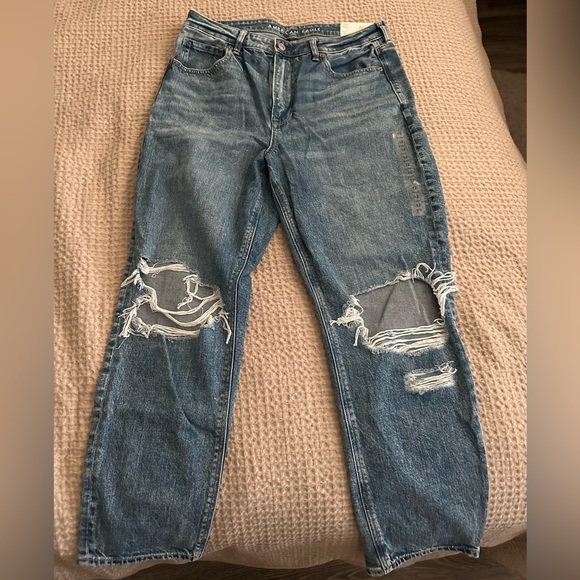 American Eagle Outfitters Denim - American Eagle Strigid Ripped Mom Jeans Short